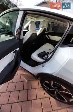Позашляховик / Кросовер Tesla Model Y 2020 в 