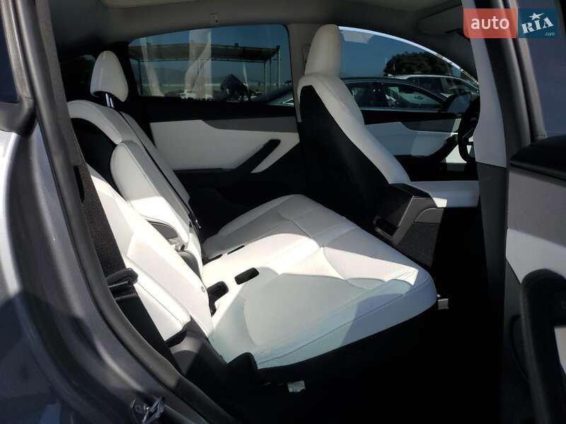 Внедорожник / Кроссовер Tesla Model Y 2025 в Киеве