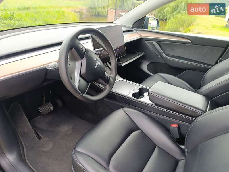 Позашляховик / Кросовер Tesla Model Y 2024 в Сторожинці