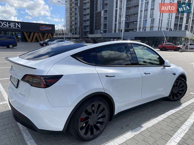 Внедорожник / Кроссовер Tesla Model Y 2024 в Киеве