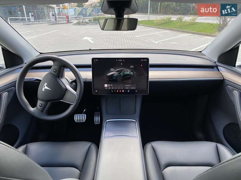 Внедорожник / Кроссовер Tesla Model Y 2024 в Киеве