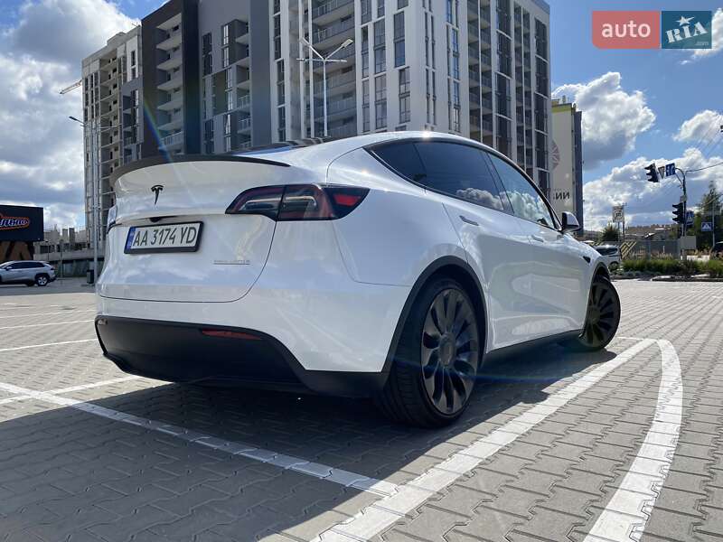 Внедорожник / Кроссовер Tesla Model Y 2024 в Киеве