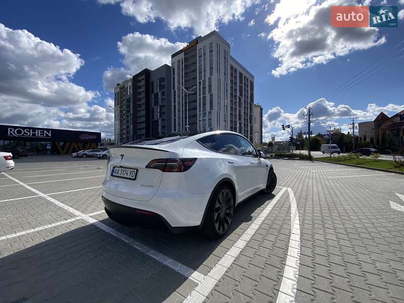 Внедорожник / Кроссовер Tesla Model Y 2024 в Киеве