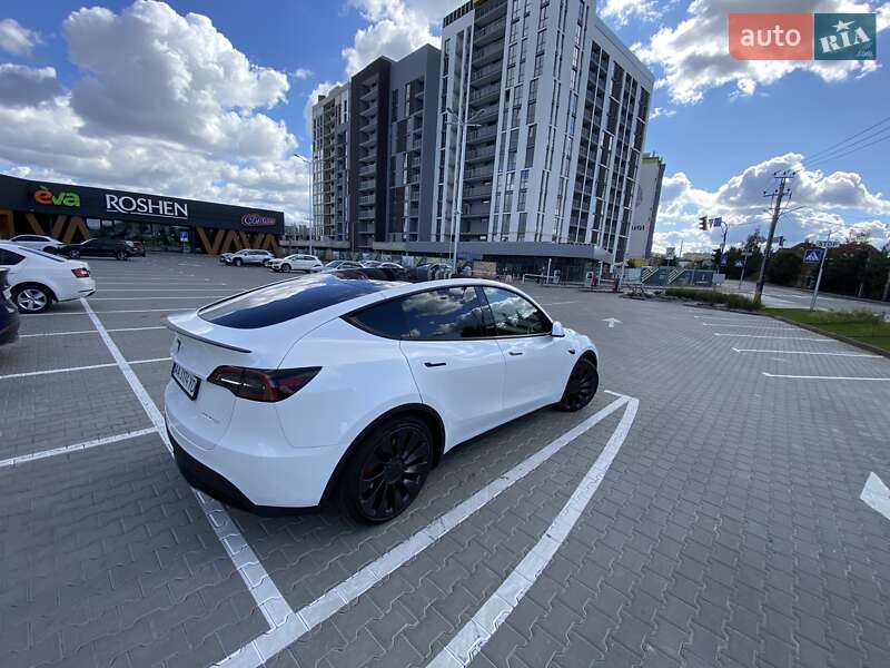 Внедорожник / Кроссовер Tesla Model Y 2024 в Киеве