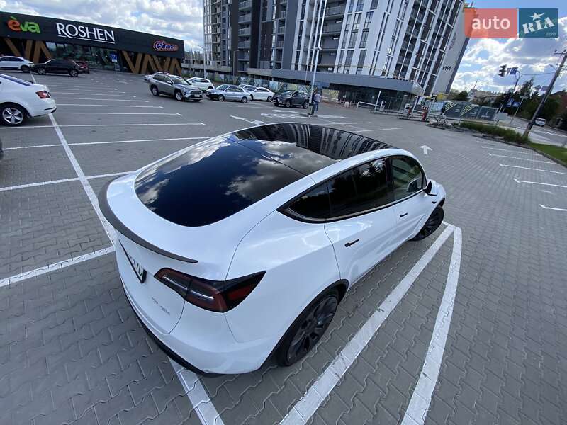 Внедорожник / Кроссовер Tesla Model Y 2024 в Киеве