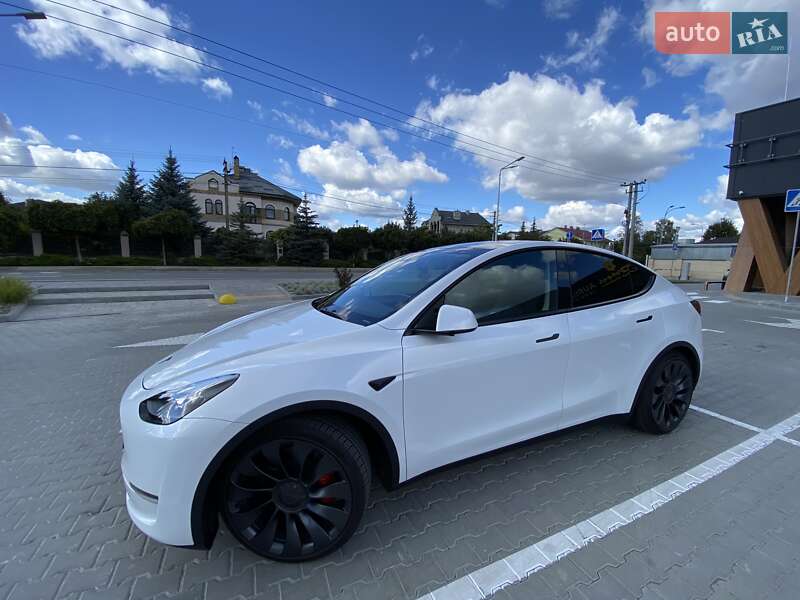 Внедорожник / Кроссовер Tesla Model Y 2024 в Киеве