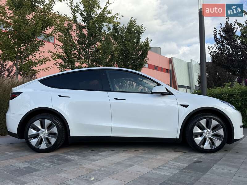 Внедорожник / Кроссовер Tesla Model Y 2023 в Киеве