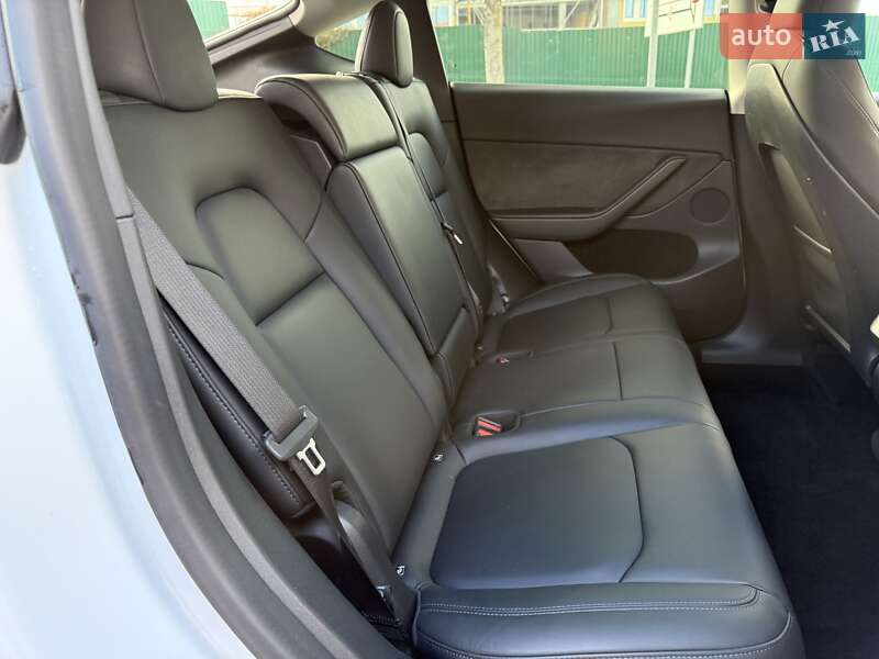 Внедорожник / Кроссовер Tesla Model Y 2023 в Киеве