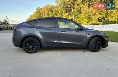 Позашляховик / Кросовер Tesla Model Y 2024 в 