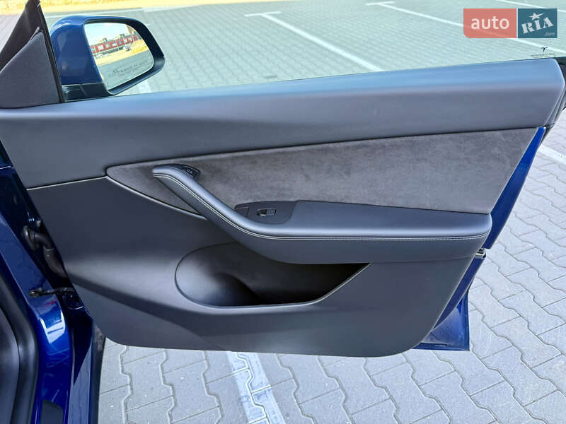 Внедорожник / Кроссовер Tesla Model Y 2021 в Киеве