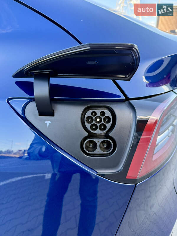 Внедорожник / Кроссовер Tesla Model Y 2021 в Киеве