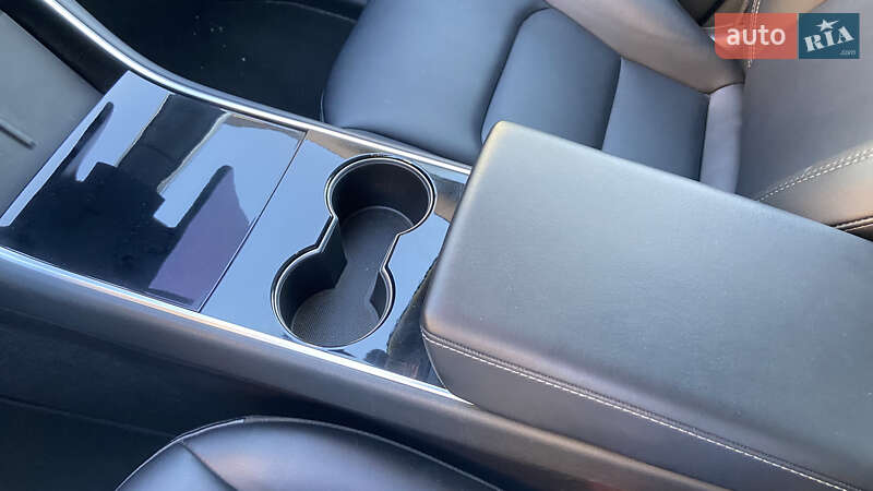 Позашляховик / Кросовер Tesla Model Y 2021 в Вишневому