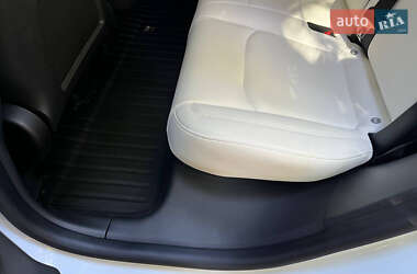 Позашляховик / Кросовер Tesla Model Y 2021 в 