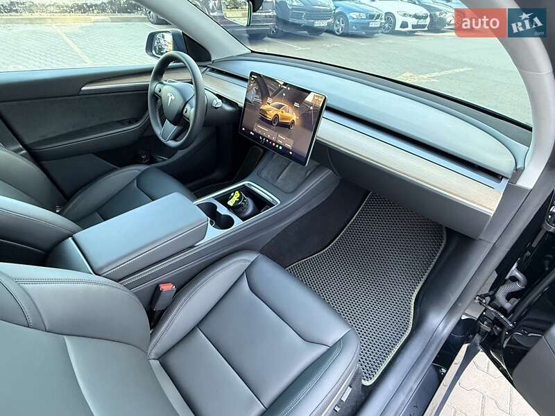 Внедорожник / Кроссовер Tesla Model Y 2024 в Киеве