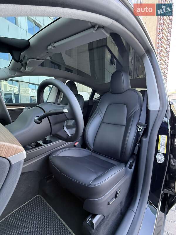 Внедорожник / Кроссовер Tesla Model Y 2024 в Киеве