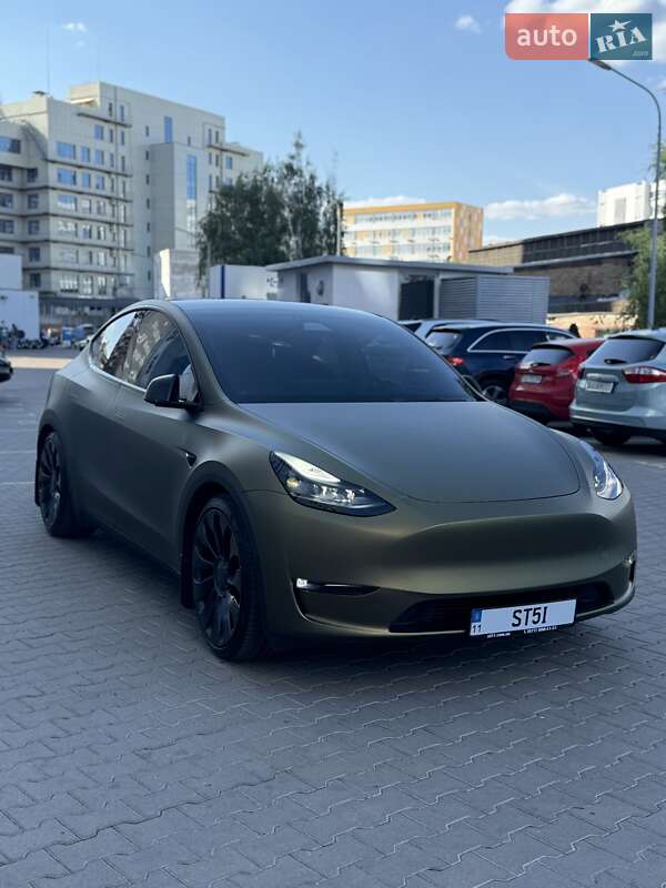 Позашляховик / Кросовер Tesla Model Y 2024 в 