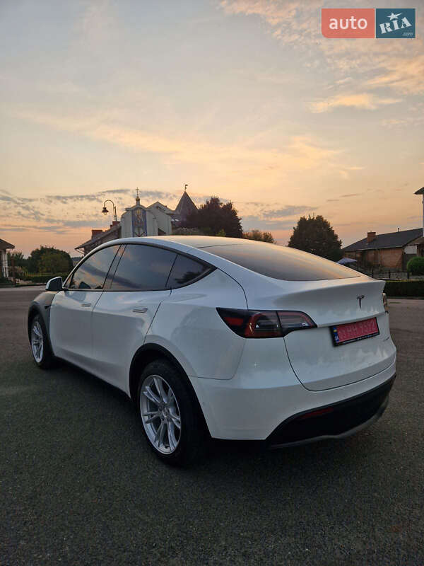 Внедорожник / Кроссовер Tesla Model Y 2021 в Луцке