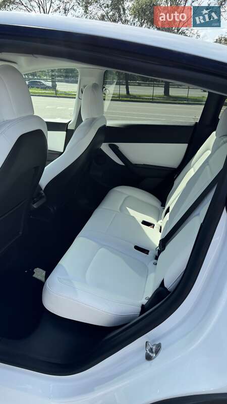 Внедорожник / Кроссовер Tesla Model Y 2022 в Киеве