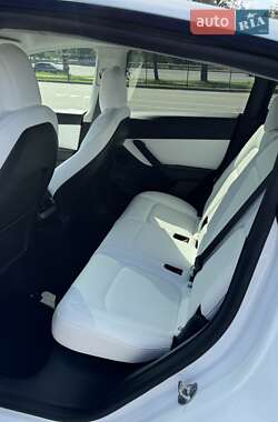 Позашляховик / Кросовер Tesla Model Y 2022 в 
