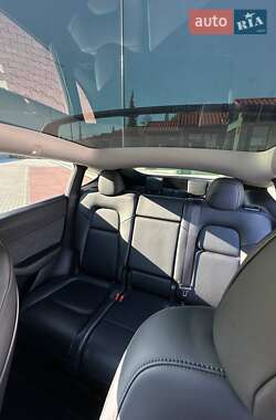 Внедорожник / Кроссовер Tesla Model Y 2021 в 