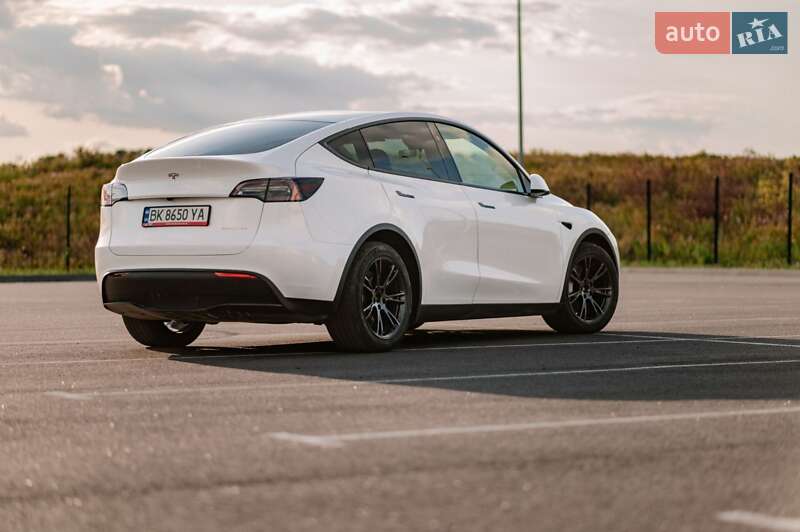Внедорожник / Кроссовер Tesla Model Y 2024 в Ровно