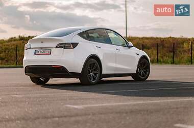 Позашляховик / Кросовер Tesla Model Y 2024 в 