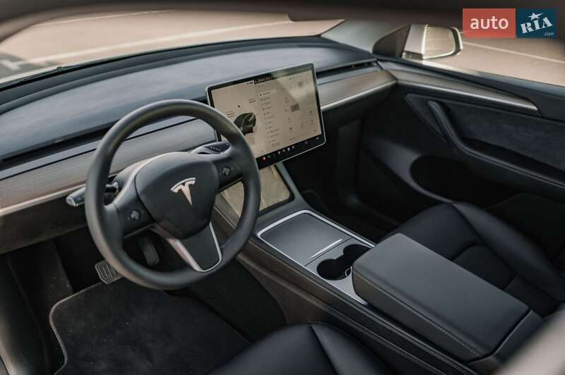 Внедорожник / Кроссовер Tesla Model Y 2024 в Ровно