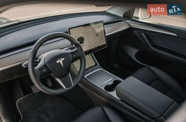 Позашляховик / Кросовер Tesla Model Y 2024 в 