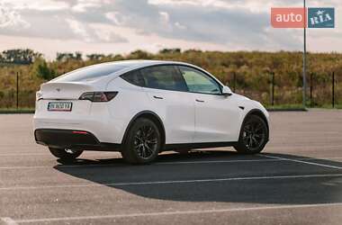 Позашляховик / Кросовер Tesla Model Y 2024 в 