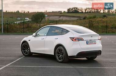 Позашляховик / Кросовер Tesla Model Y 2024 в 