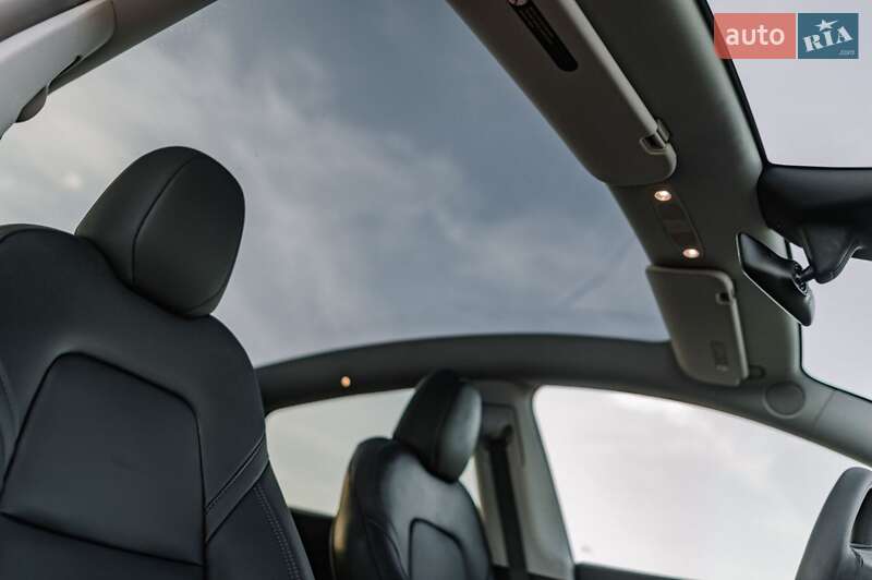 Внедорожник / Кроссовер Tesla Model Y 2024 в Ровно
