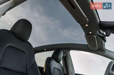 Позашляховик / Кросовер Tesla Model Y 2024 в 