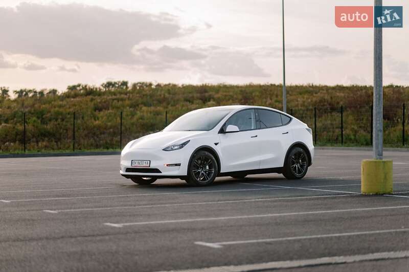 Внедорожник / Кроссовер Tesla Model Y 2024 в Ровно