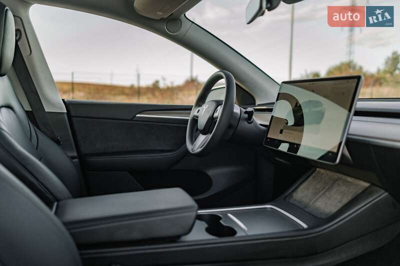 Внедорожник / Кроссовер Tesla Model Y 2024 в Ровно