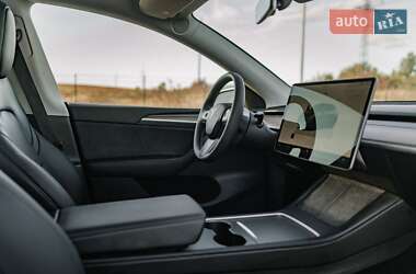 Позашляховик / Кросовер Tesla Model Y 2024 в 