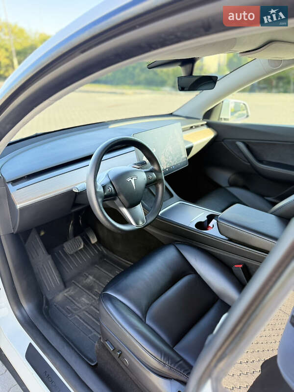 Внедорожник / Кроссовер Tesla Model Y 2021 в Львове