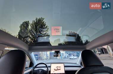 Позашляховик / Кросовер Tesla Model Y 2024 в 