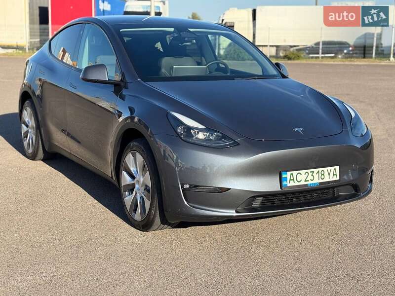Tesla Model Y 2023