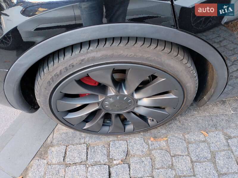 Внедорожник / Кроссовер Tesla Model Y 2021 в Киеве
