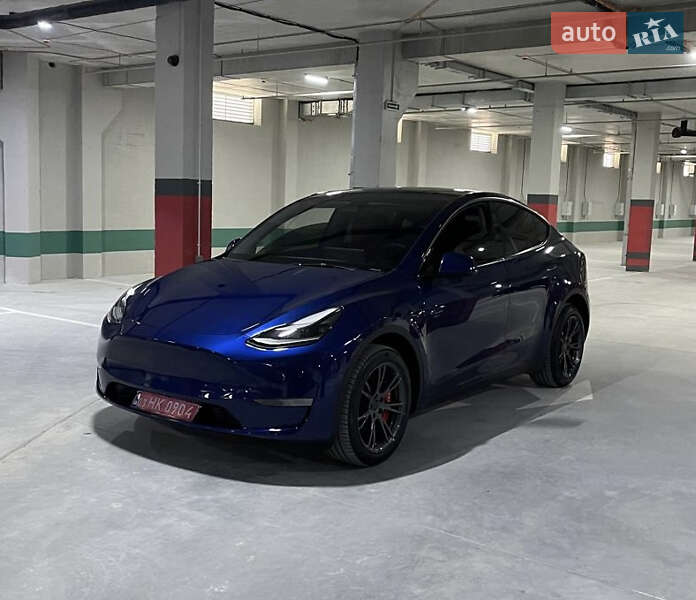 Tesla Model Y 2024