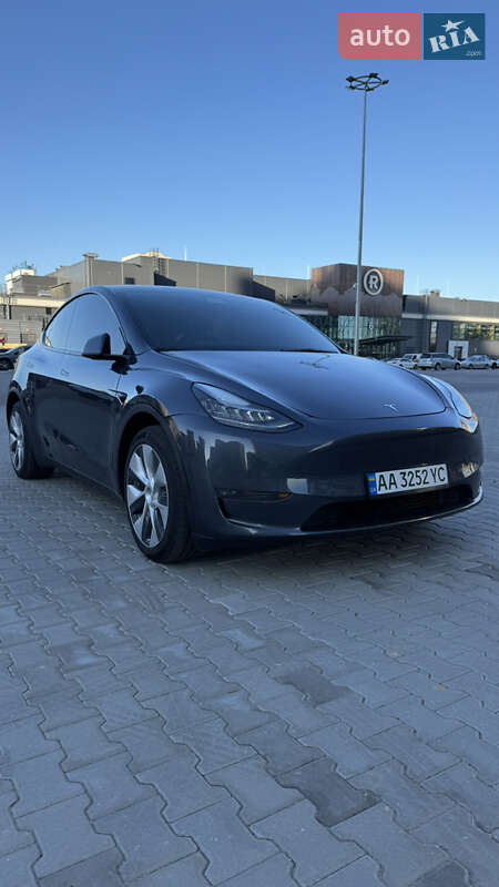 Tesla Model Y 2021