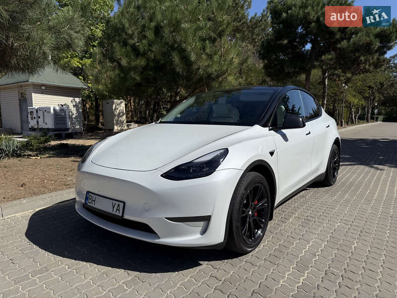 Tesla Model Y 2023