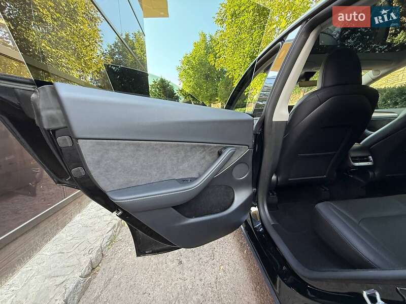 Позашляховик / Кросовер Tesla Model Y 2024 в Харкові