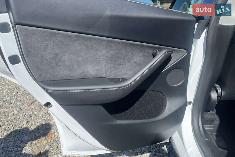 Позашляховик / Кросовер Tesla Model Y 2023 в Коломиї