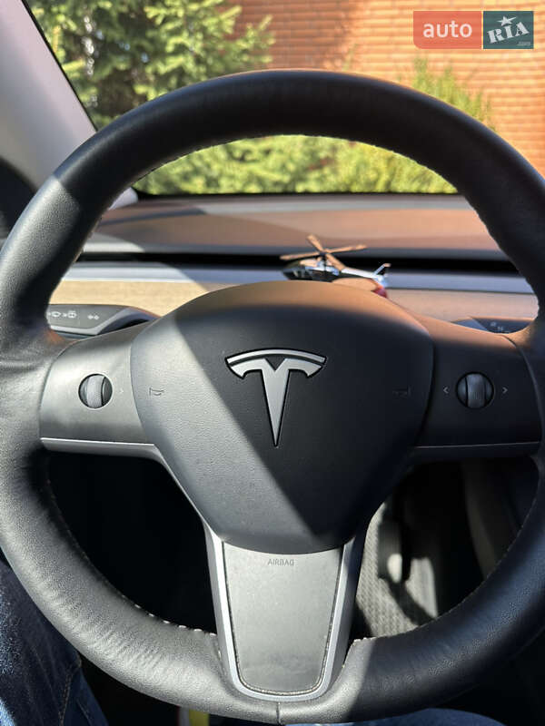 Позашляховик / Кросовер Tesla Model Y 2021 в Києві