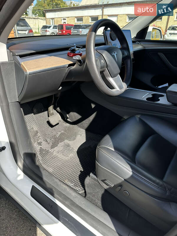 Позашляховик / Кросовер Tesla Model Y 2021 в Києві
