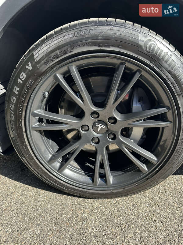 Позашляховик / Кросовер Tesla Model Y 2021 в Києві