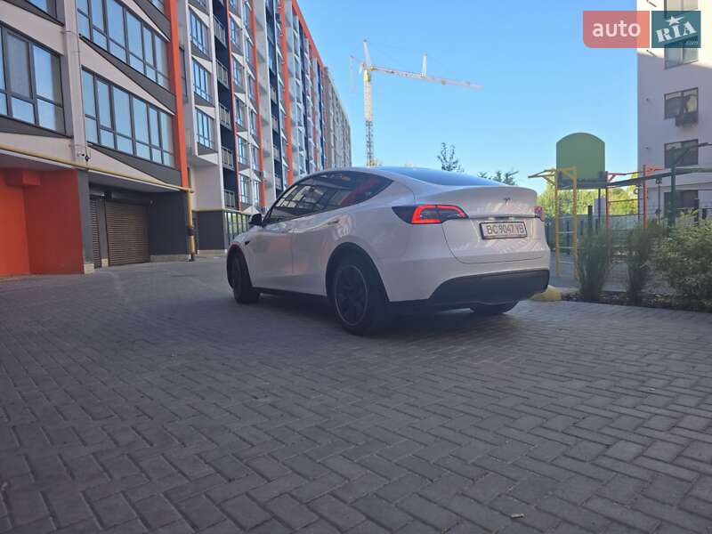Tesla Model Y 2020