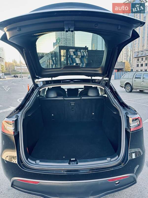 Позашляховик / Кросовер Tesla Model Y 2024 в Києві