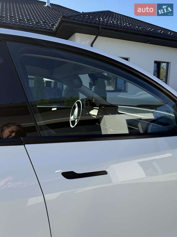 Позашляховик / Кросовер Tesla Model Y 2022 в Рівному